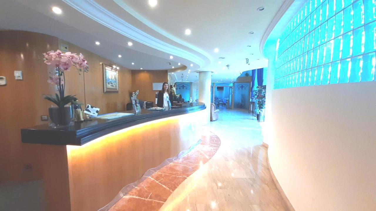 Hotel Nueva Plaza Maliaño Buitenkant foto