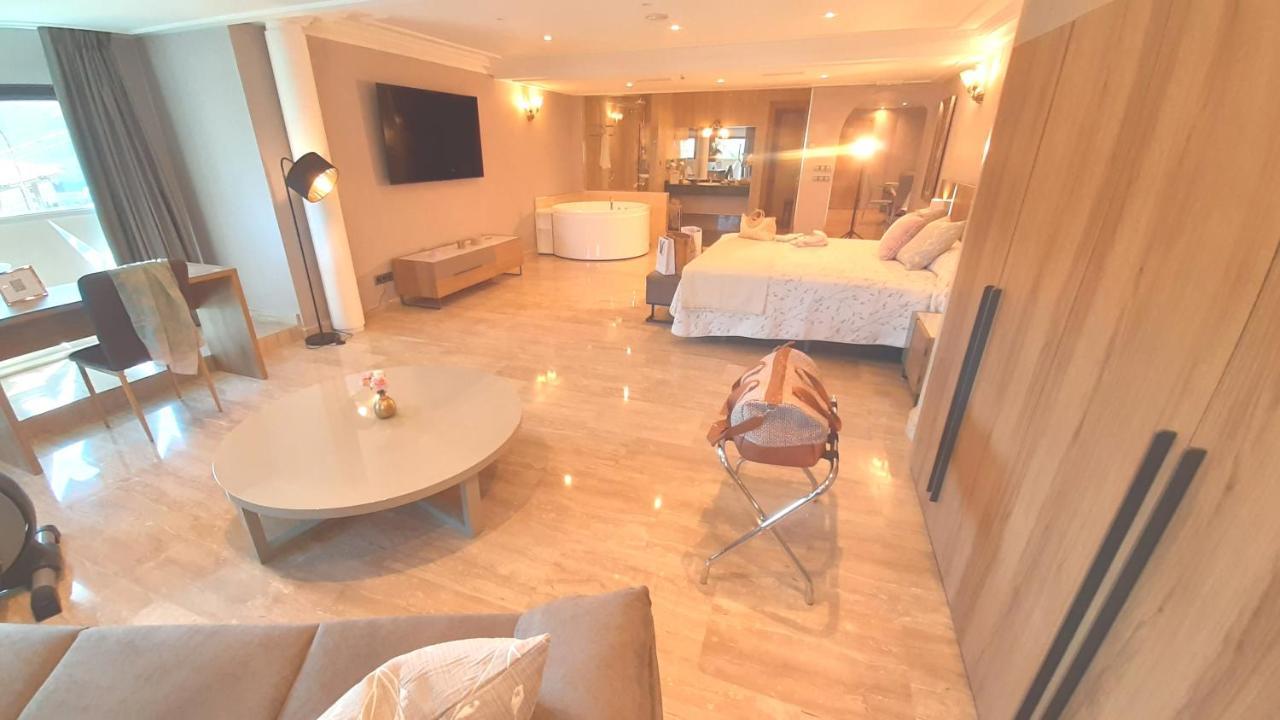 Hotel Nueva Plaza Maliaño Buitenkant foto