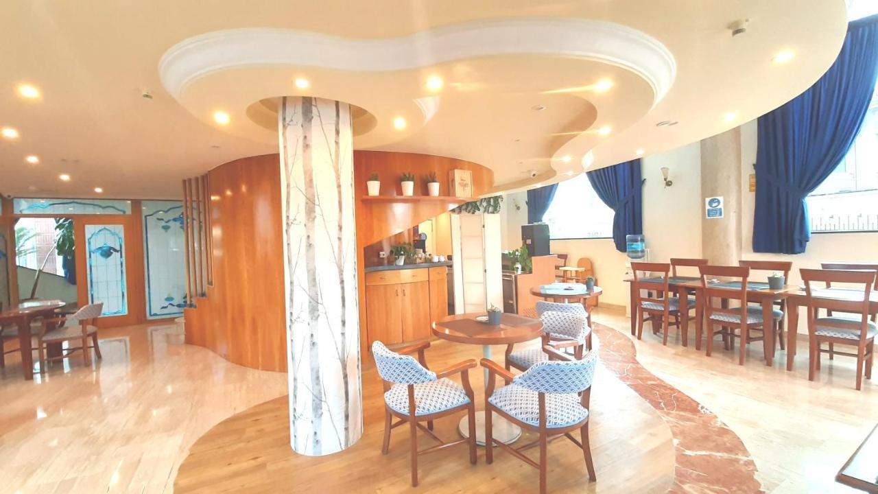 Hotel Nueva Plaza Maliaño Buitenkant foto