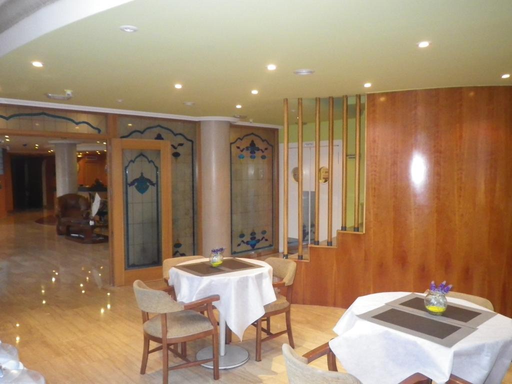 Hotel Nueva Plaza Maliaño Buitenkant foto