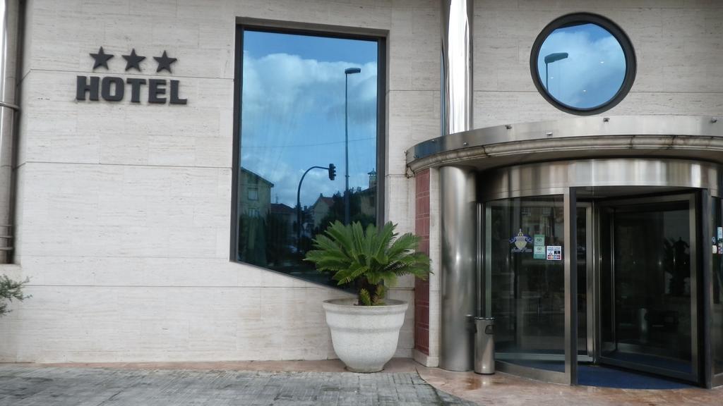 Hotel Nueva Plaza Maliaño Buitenkant foto